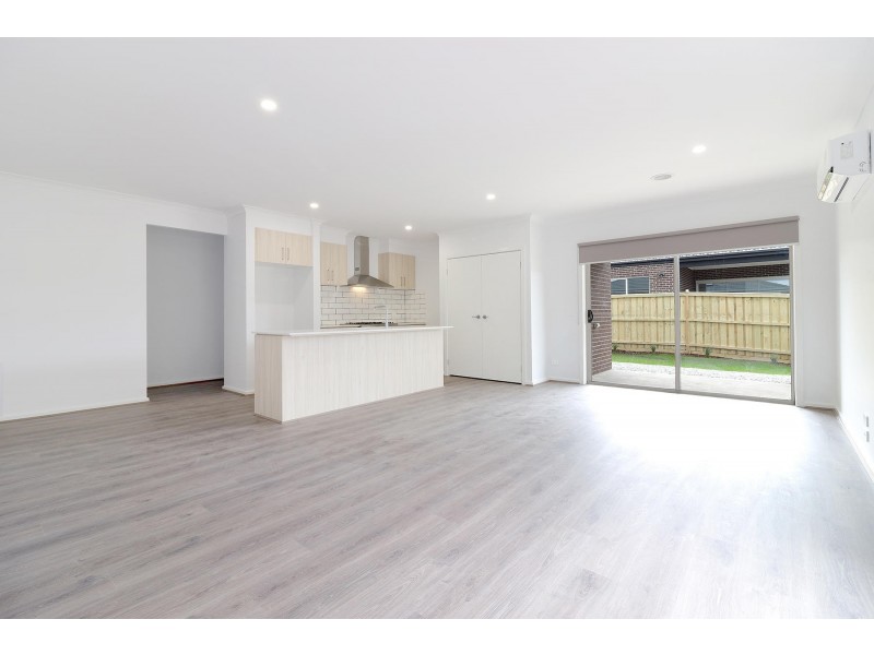 35 Observatory Street, Clyde North VIC 3978