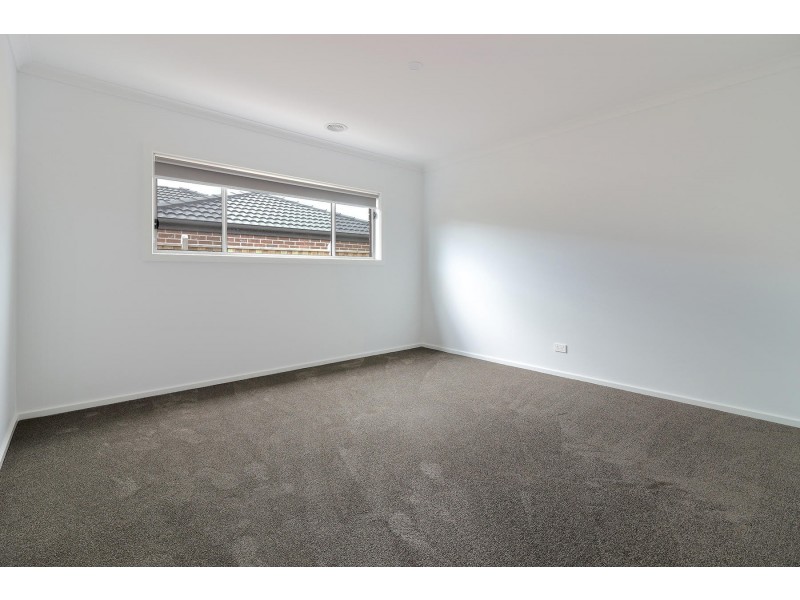 35 Observatory Street, Clyde North VIC 3978