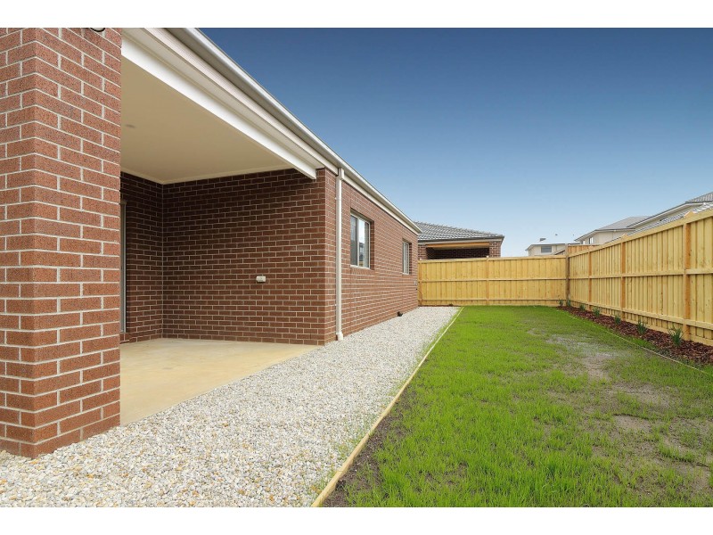 35 Observatory Street, Clyde North VIC 3978