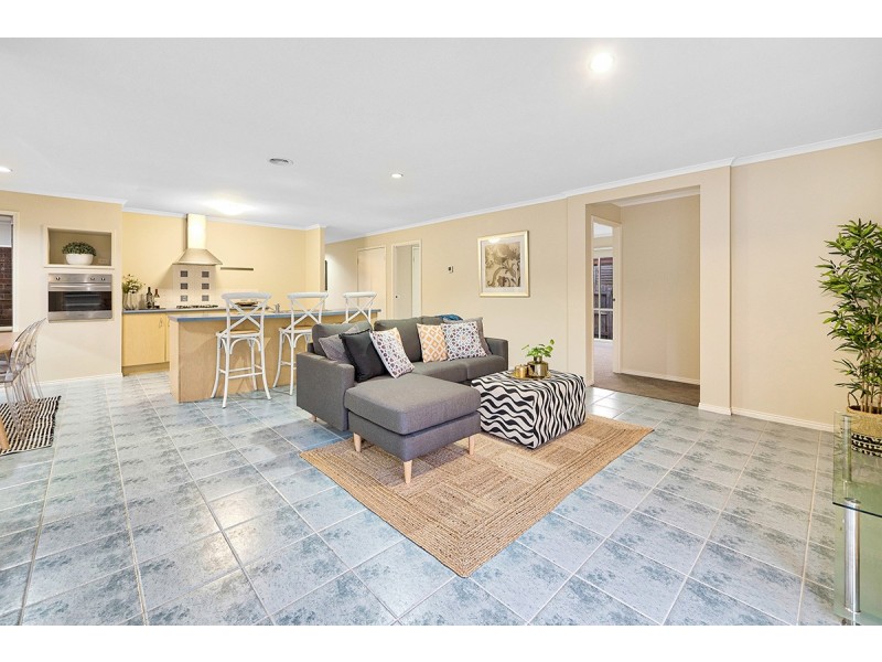 22 Bounty Way, Berwick VIC 3806