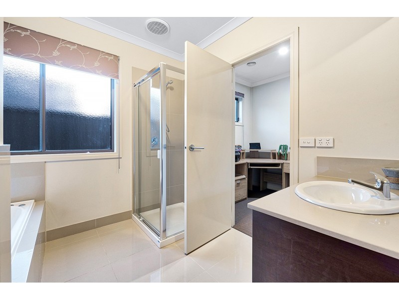 46 Datura Avenue, Cranbourne North VIC 3977