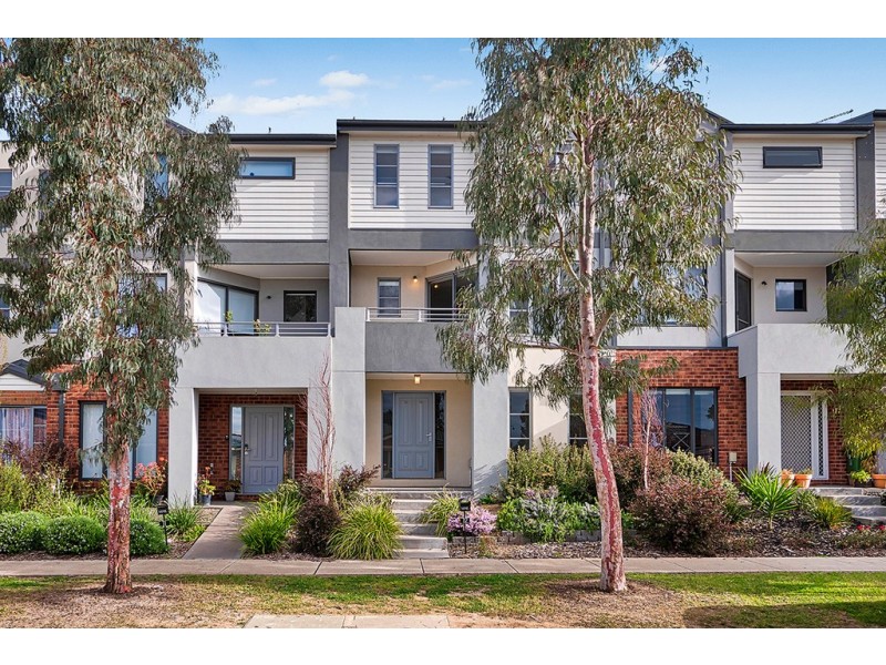 12/10 Mickleham Drive, Cranbourne North VIC 3977