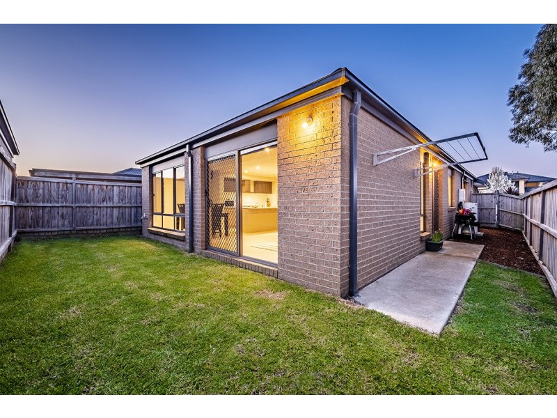 9 Teviot Street, Clyde VIC 3978