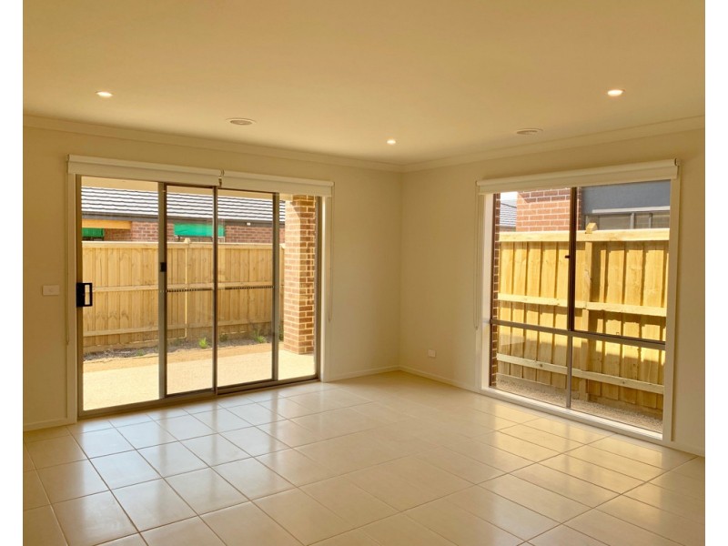26 Athletic Circuit, Clyde VIC 3978