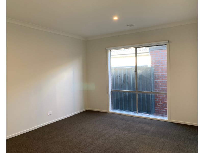 26 Athletic Circuit, Clyde VIC 3978