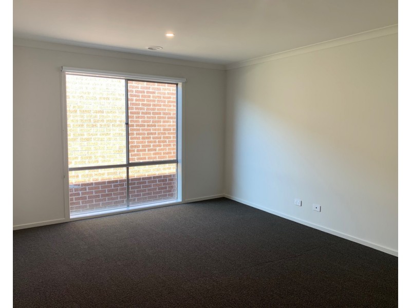 26 Athletic Circuit, Clyde VIC 3978