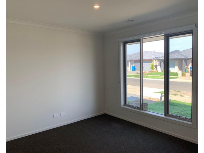 26 Athletic Circuit, Clyde VIC 3978