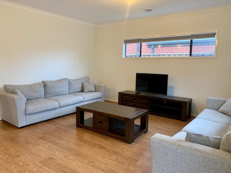 19 Tideswell St, Clyde North VIC 3978