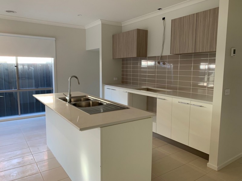 5 Punt Way, Clyde VIC 3978