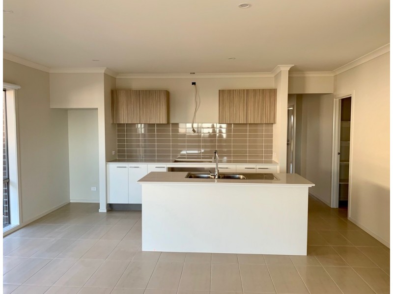 5 Punt Way, Clyde VIC 3978