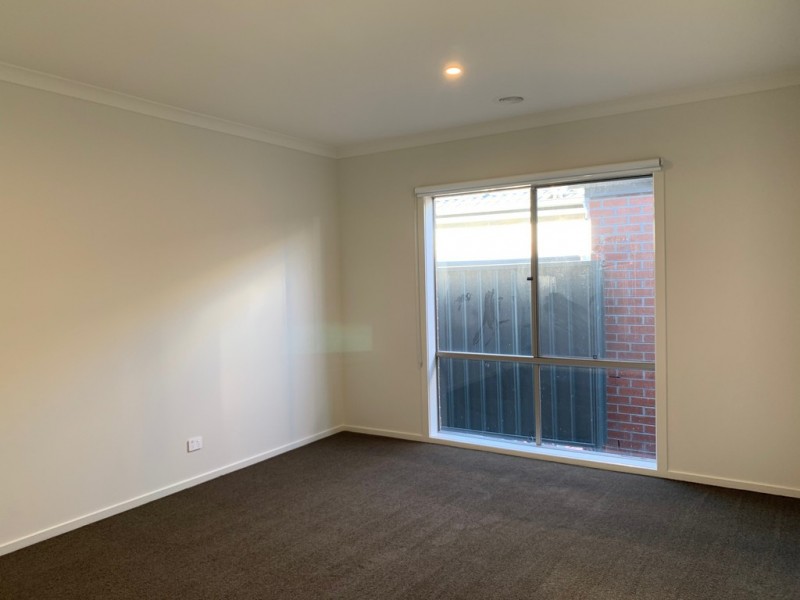 5 Punt Way, Clyde VIC 3978