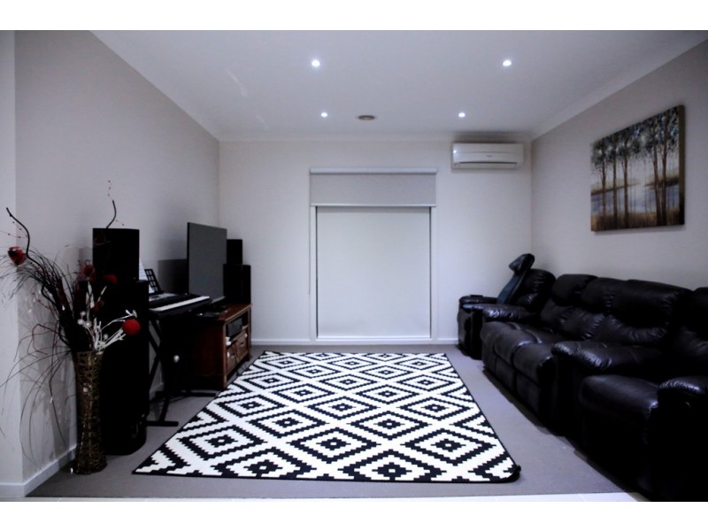 14 San Fratello Street, Clyde North VIC 3978