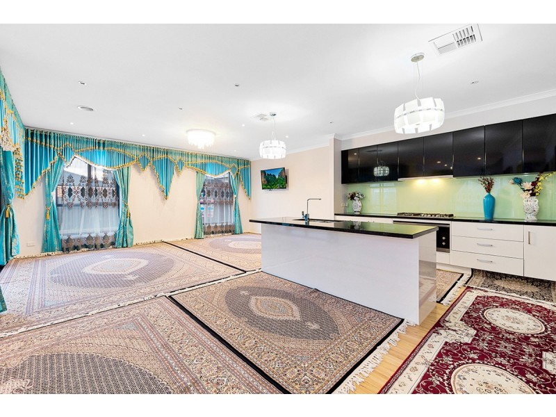 40 Canmore Street, Cranbourne East VIC 3977