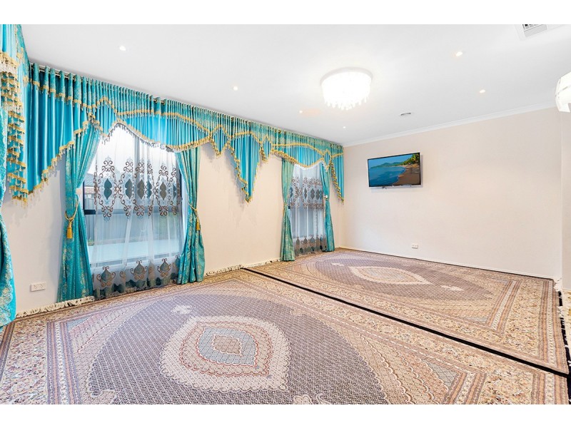 40 Canmore Street, Cranbourne East VIC 3977