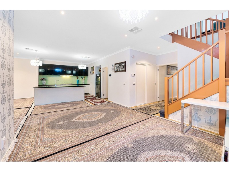 40 Canmore Street, Cranbourne East VIC 3977