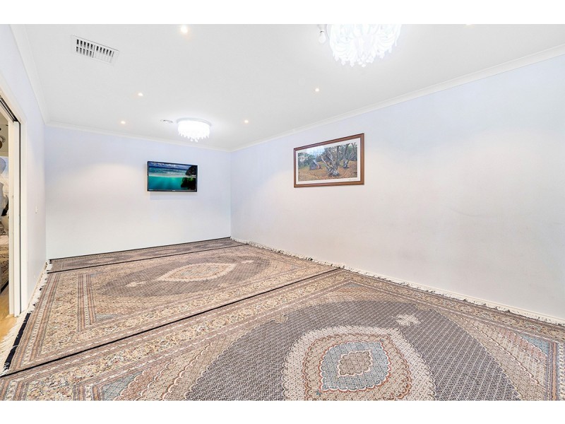 40 Canmore Street, Cranbourne East VIC 3977