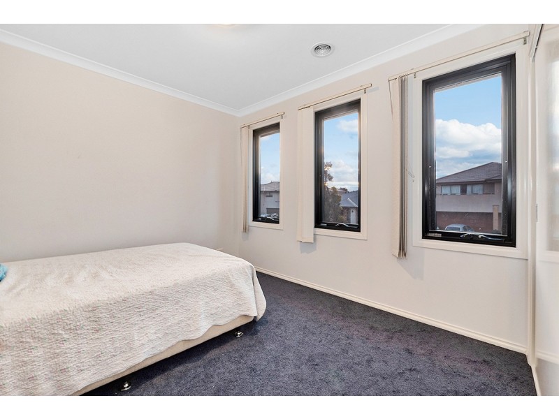 40 Canmore Street, Cranbourne East VIC 3977