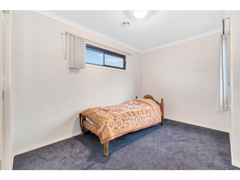 40 Canmore Street, Cranbourne East VIC 3977