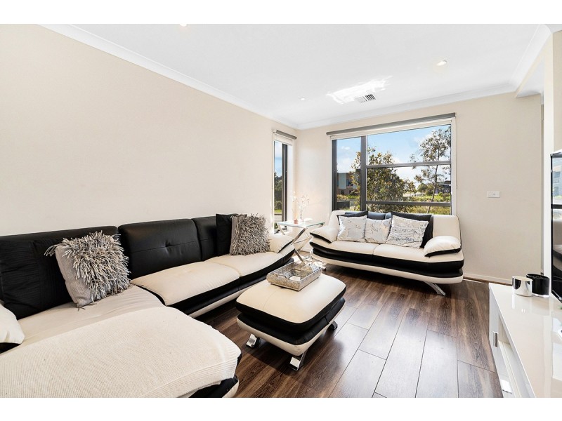 18 Fenix Way, Clyde North VIC 3978