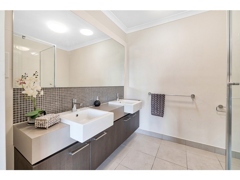 18 Fenix Way, Clyde North VIC 3978