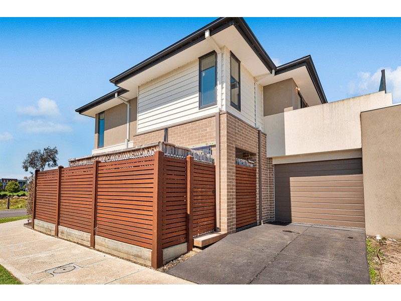 18 Fenix Way, Clyde North VIC 3978