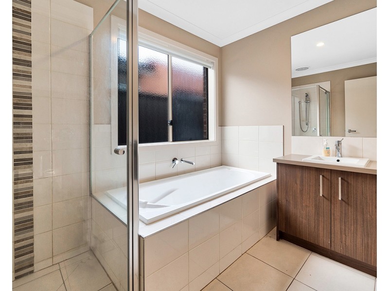 7 Hestia Avenue, Cranbourne West VIC 3977