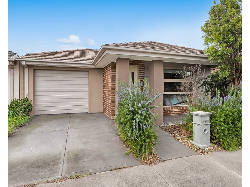 7 Hestia Avenue, Cranbourne West VIC 3977