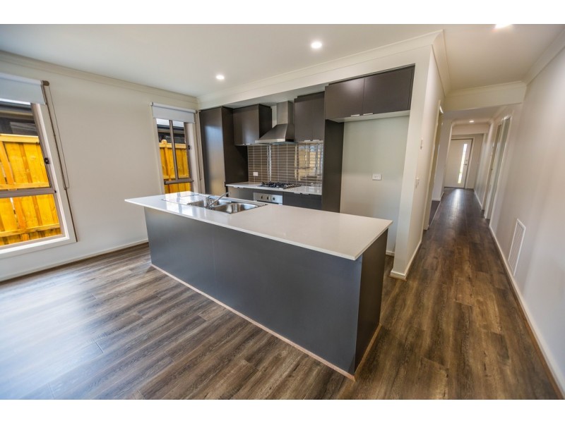 30 Bales Road, Cranbourne East VIC 3977