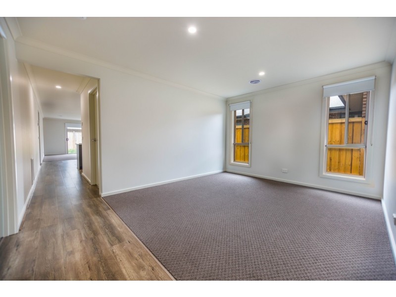 30 Bales Road, Cranbourne East VIC 3977