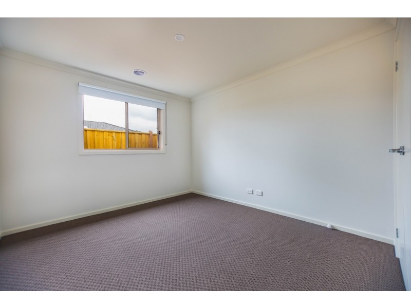 30 Bales Road, Cranbourne East VIC 3977