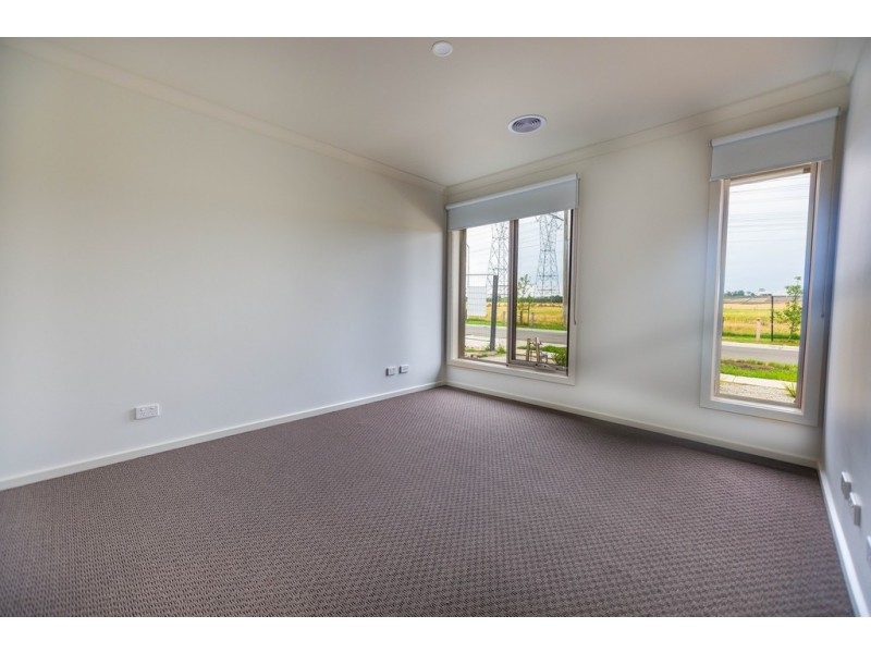 30 Bales Road, Cranbourne East VIC 3977