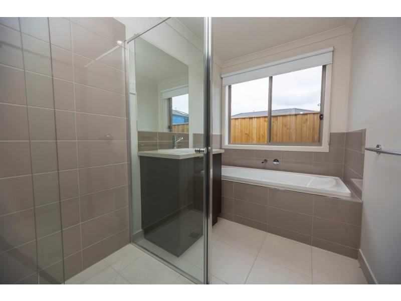 30 Bales Road, Cranbourne East VIC 3977