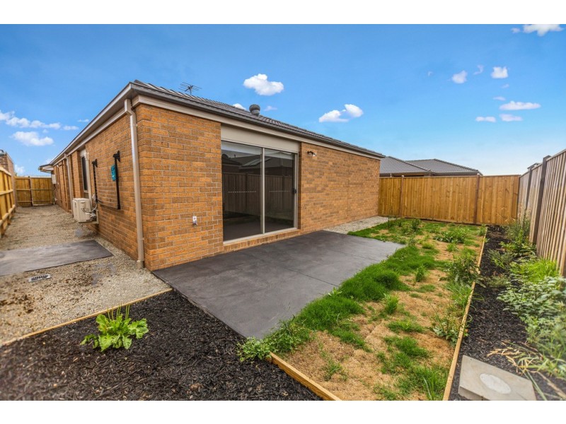 30 Bales Road, Cranbourne East VIC 3977