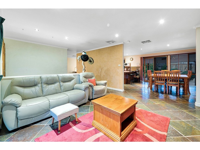 8 Epacris Court, Langwarrin VIC 3910