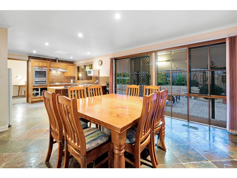 8 Epacris Court, Langwarrin VIC 3910