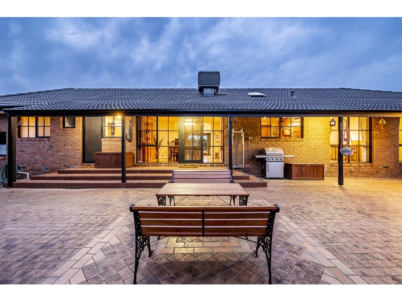 8 Epacris Court, Langwarrin VIC 3910