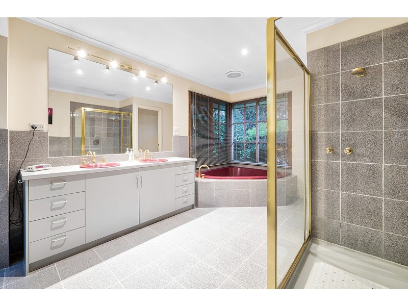 8 Epacris Court, Langwarrin VIC 3910