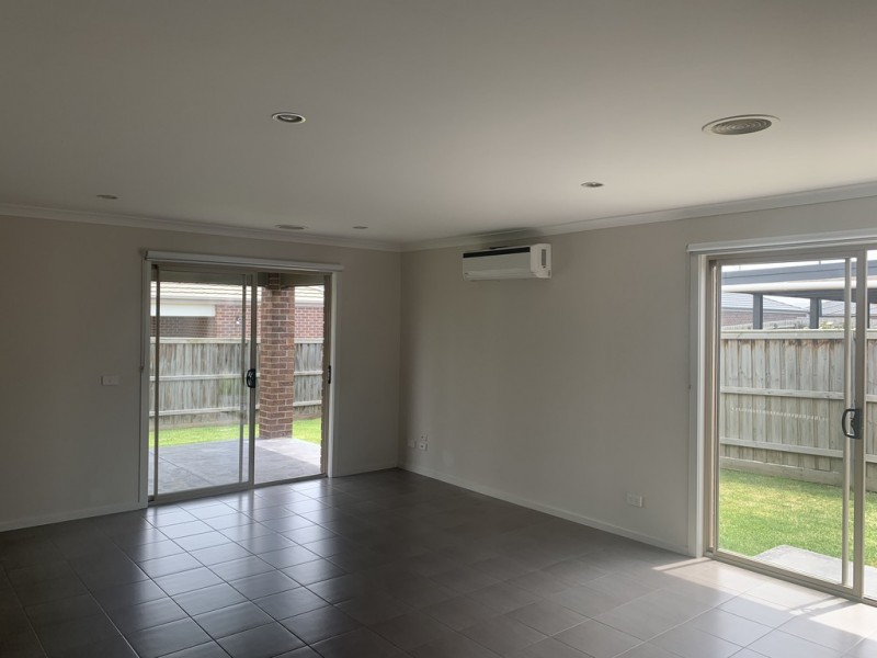 6 Weebill Way, Pakenham VIC 3810