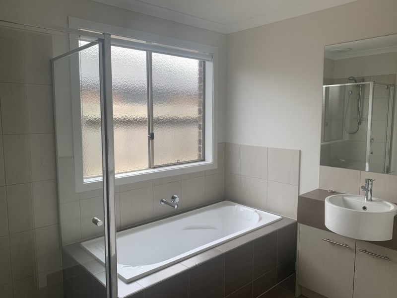 6 Weebill Way, Pakenham VIC 3810