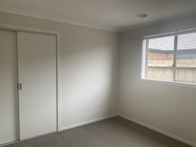 6 Weebill Way, Pakenham VIC 3810