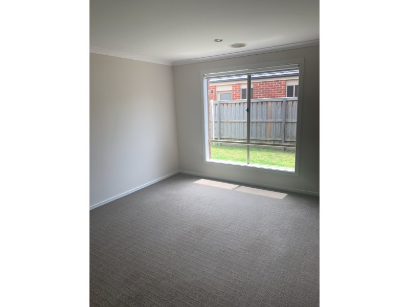 6 Weebill Way, Pakenham VIC 3810