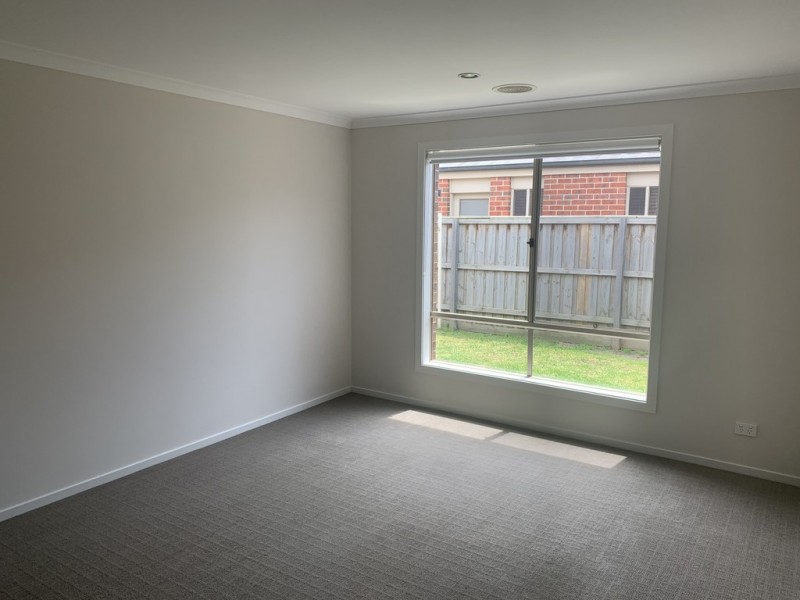 6 Weebill Way, Pakenham VIC 3810