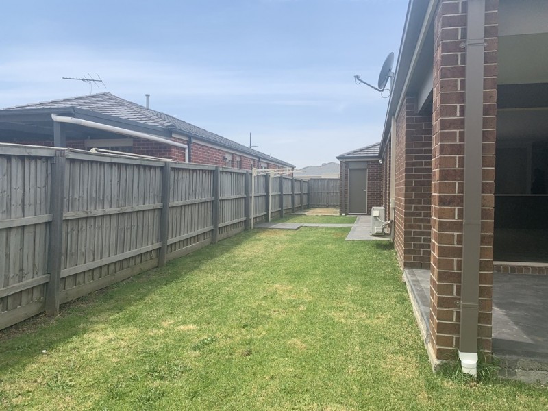 6 Weebill Way, Pakenham VIC 3810