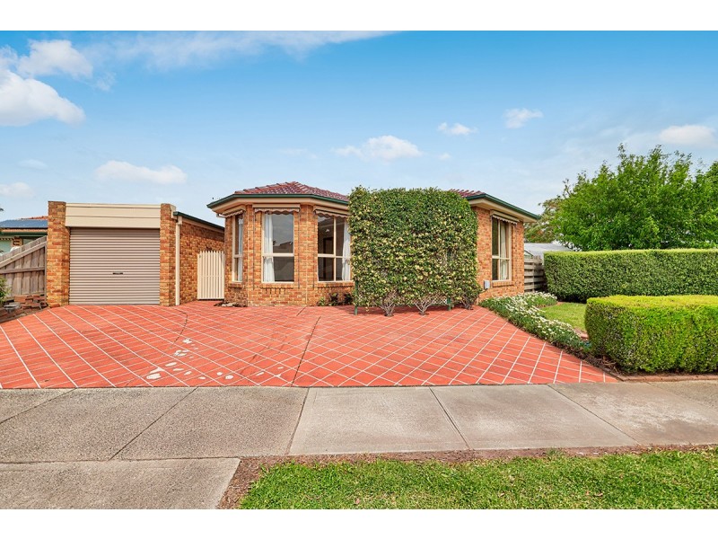 24 Stirling Avenue, Cranbourne North VIC 3977