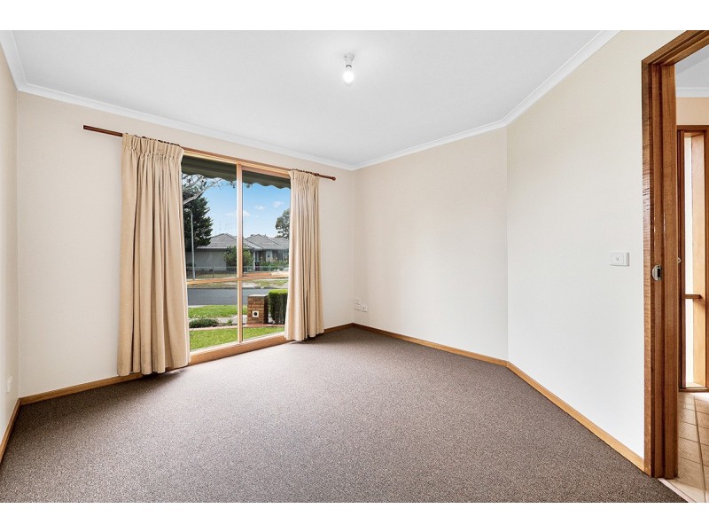 24 Stirling Avenue, Cranbourne North VIC 3977