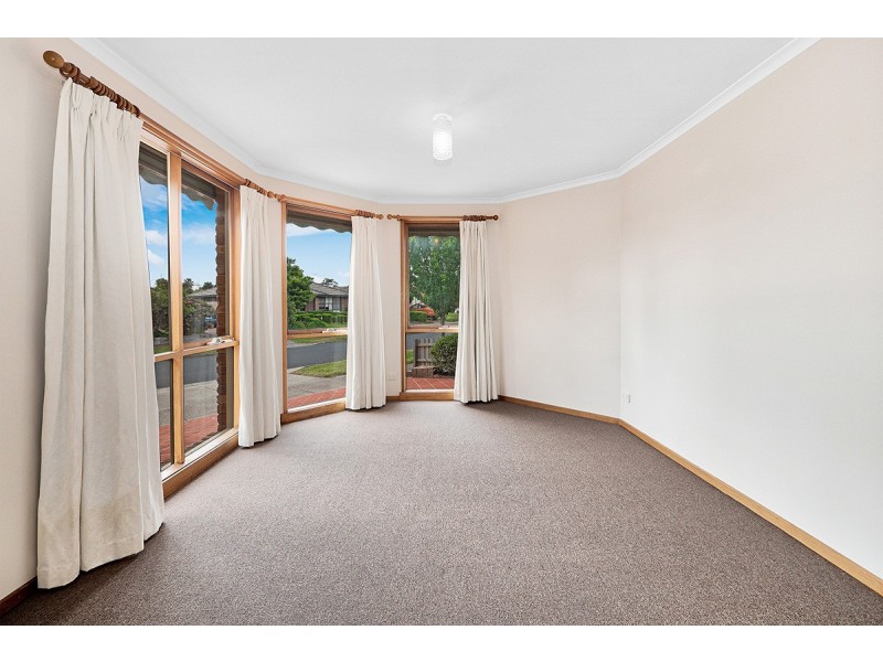 24 Stirling Avenue, Cranbourne North VIC 3977