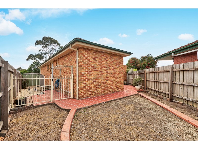 24 Stirling Avenue, Cranbourne North VIC 3977