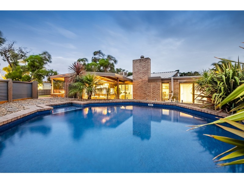 11 Coronet Court, Cranbourne VIC 3977