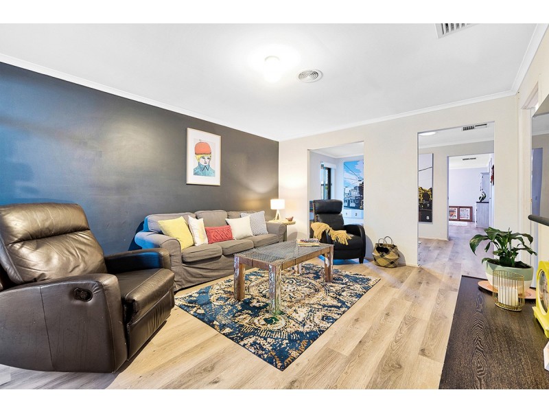 14 Middleham Close, Cranbourne West VIC 3977