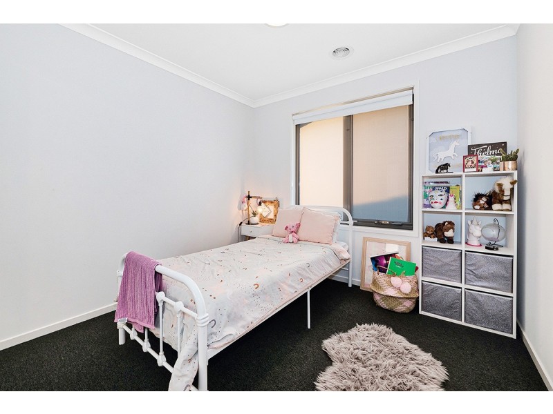 17 Pump House Crescent, Clyde VIC 3978